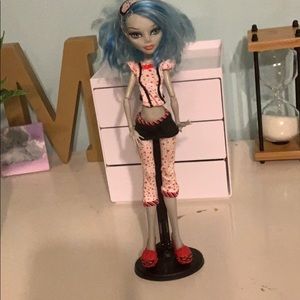 Monster High Doll: Ghoulia slumber party